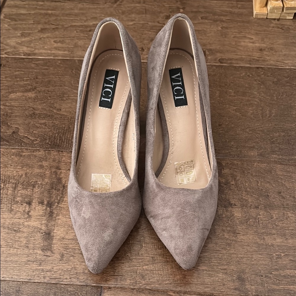 Vici Tan Heels Classic Pointed-Toe Pumps